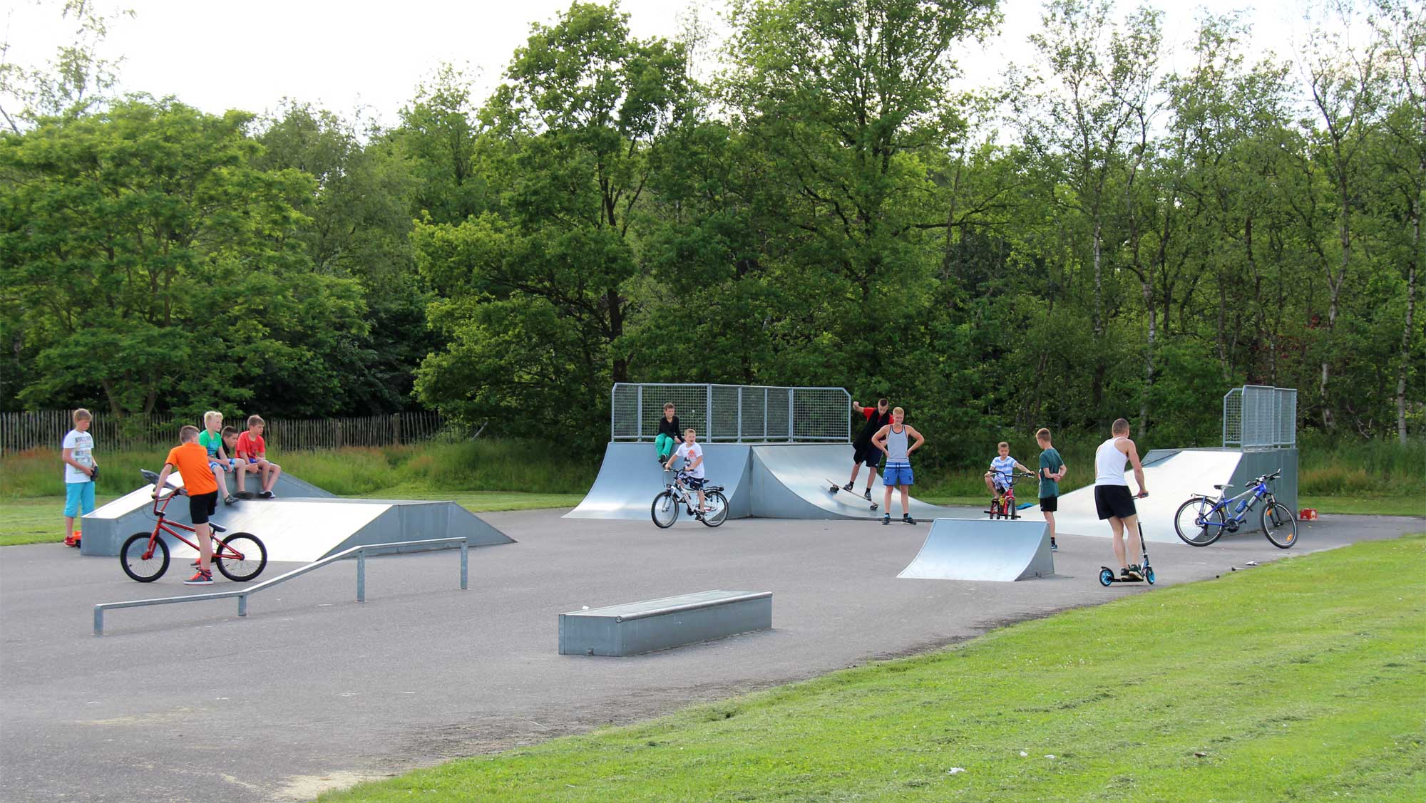 Gemengd Bel terug schermutseling Skatepark op Molecaten Outdoor Drenthe in Wezuperbrug