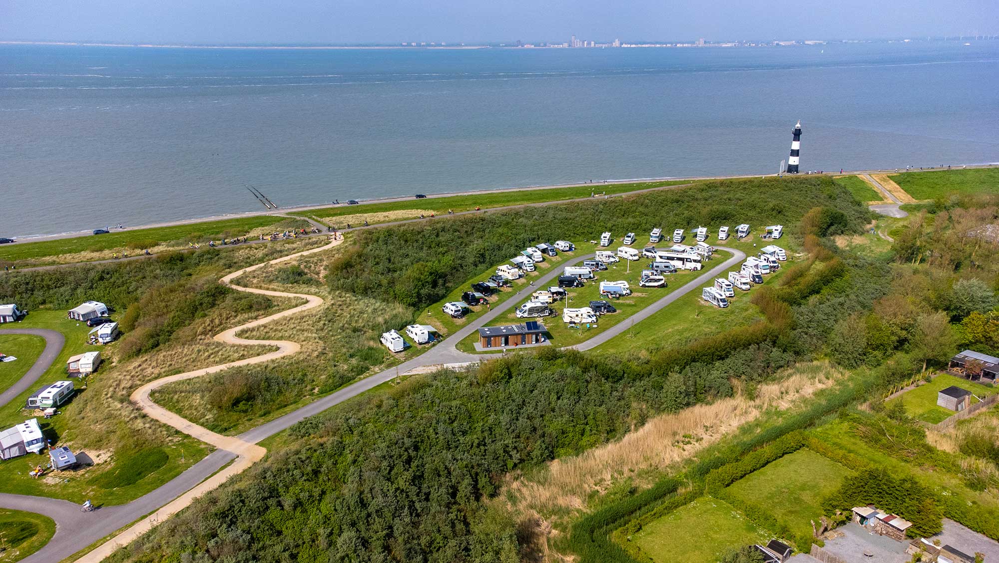 Campercomfortplaats op Molecaten Park Waterdunen, Zeeland