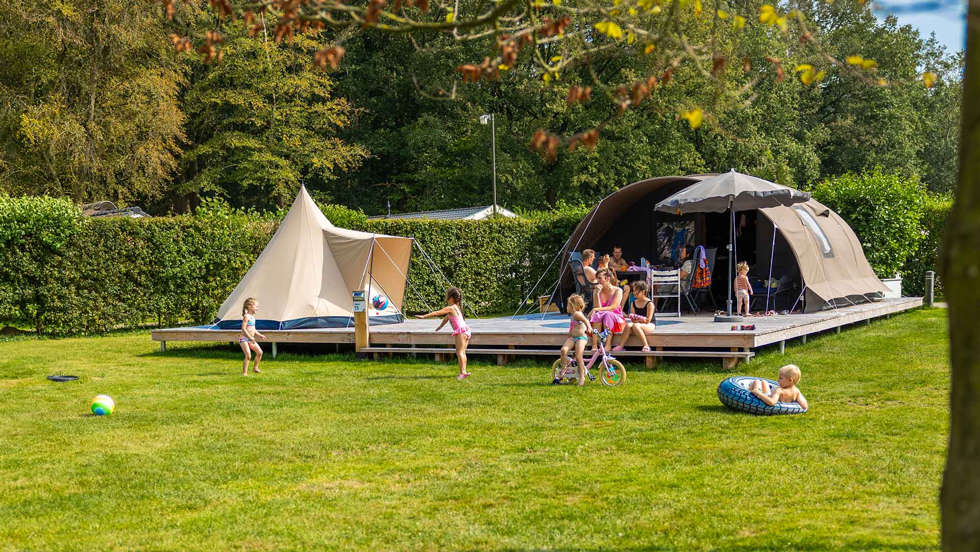 Ingerichte tent op camping 't Hout in Bakkeveen | Molecaten Tent huren Molecaten Park t Hout Friesland Bakkeveen