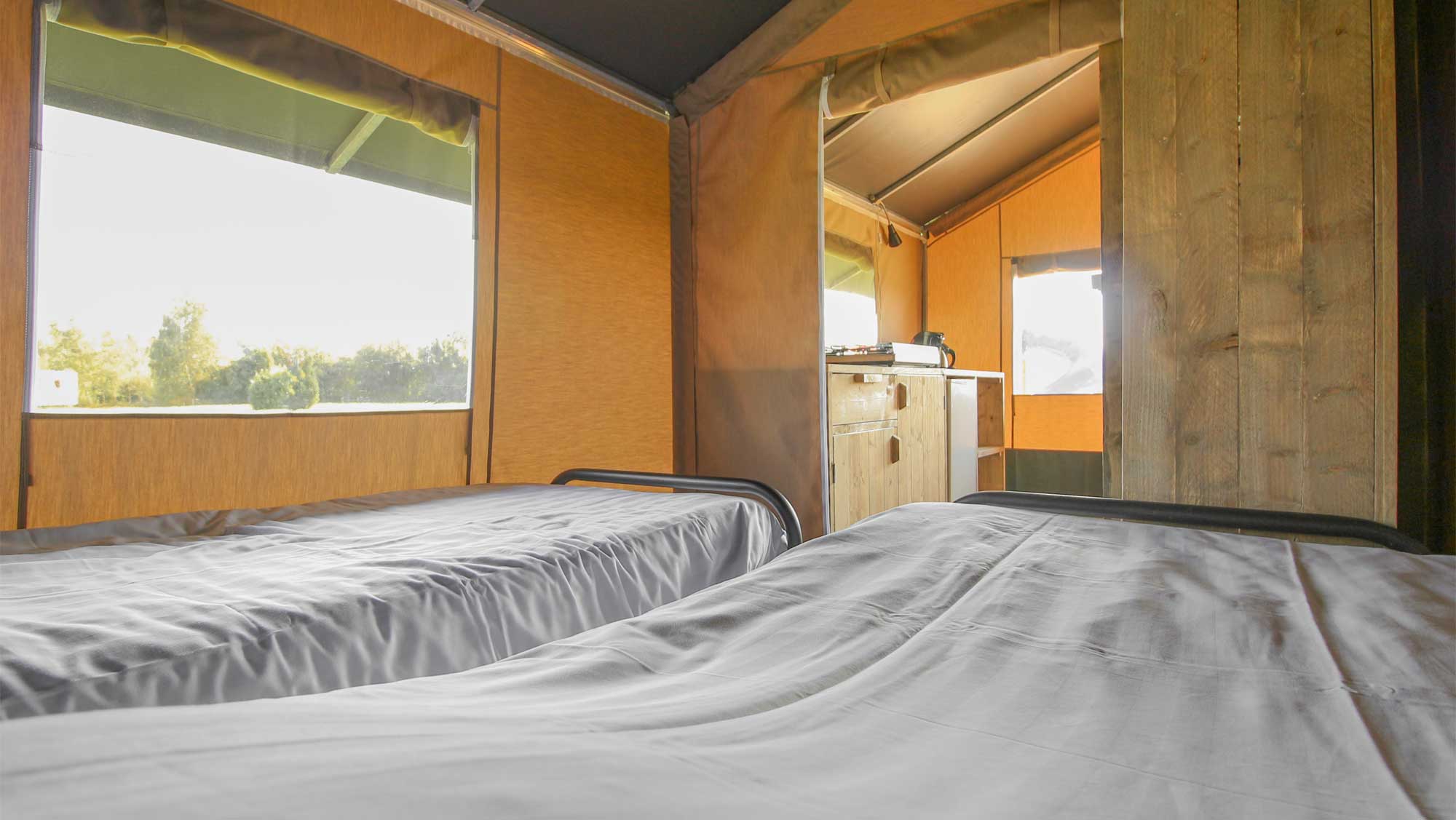 6 pers. ingerichte Fryske tent op camping 't Hout, Bakkeveen Tent huren Molecaten Park t Hout Friesland Bakkeveen